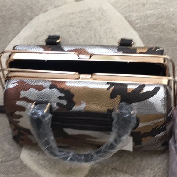 Camouflage Purse with detachable strap - Picture 4 of 8